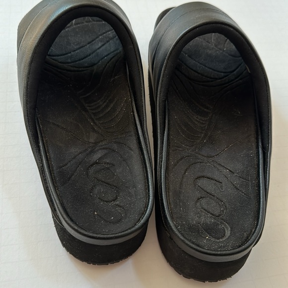 SAYSH Women Slides Black Leather Upper Strap Slip on - Picture 5 of 9